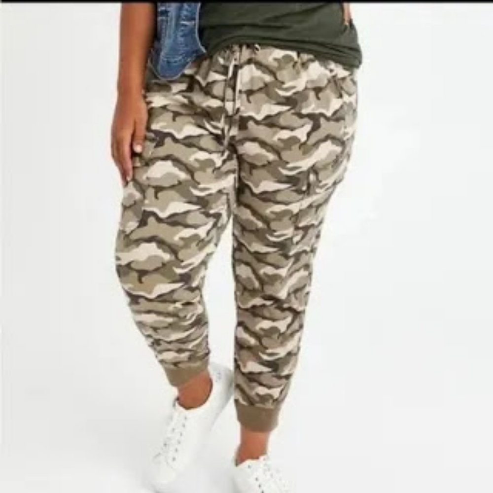 Relaxed Fit Camo Jogger 2X Stretch Challis Pull On  Mid-Rise Cargo Pocket Pants